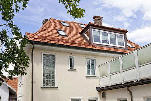 Erweiterung und Modernisierung der Wohnfläche im Dachgeschoss - Planung und Umsetzung Zimmerei Hauser GmbH & Co. KG