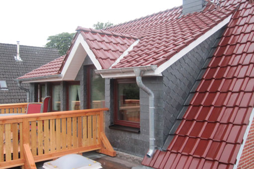 Die Dachgaube erhielt eine Erweiterung um eine Terrassentür installieren zu können