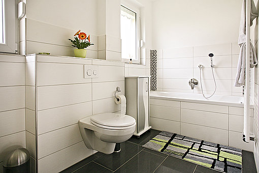 Das modernisierte Badezimmer ist nicht nur deutlich komfortabler auch moderner und heller