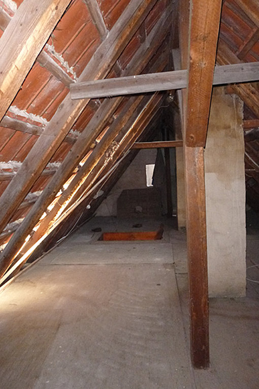 Vor dem Umbau: Unaus gebauter Dachboden